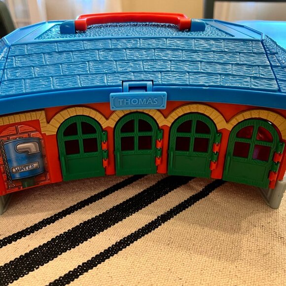 Thomas the Train & Friends Take Along Play Roundhouse Station Portable Toy 2002 - Picture 1 of 8
